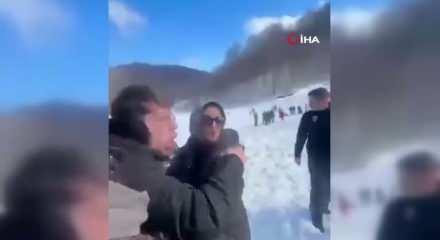 Kartepe'de dehşet anları: Babayı &ccedil;ocuklarının &ouml;n&uuml;nde d&ouml;vd&uuml;ler