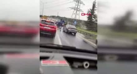 Kemerburgaz'da cezaevi nakil aracı devrildi; yaralılar var