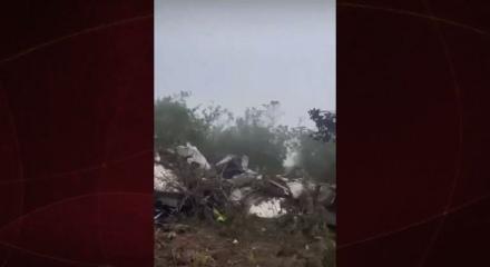 Kolombiya'da 16 kişiyi taşıyan yolcu u&ccedil;ağı d&uuml;şt&uuml;