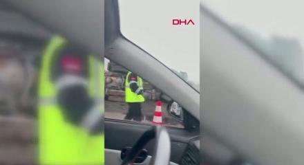 Kuzey Marmara Otoyolu'nda kamyon devrildi; trafik yoğunluğu oluştu