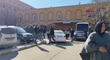 Mardin&rsquo;de hastane &ouml;n&uuml;nde silahlı kavga: 1 &ouml;l&uuml;, 4 yaralı