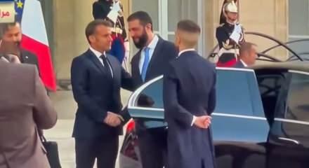 Şara telefonu a&ccedil;madı! Macron &ouml;fkeden deliye d&ouml;nd&uuml;
