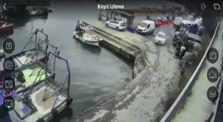 Sarıyer'de panik anları: Otomobil denize d&uuml;şt&uuml;! Canlarını hi&ccedil;e sayıp suya atladılar