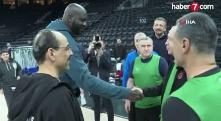 Shaquille O'Neal canlı yayında 'Ge&ccedil;en hafta T&uuml;rkiye'de bir kahramanın yanındaydım' dedi