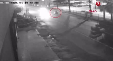 Skuteriyle yolun karşısına ge&ccedil;en emekli polis memuruna kamyon &ccedil;arptı, hayatını kaybetti