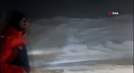 Tipide ara&ccedil;larında mahsur kalanlar ekiplerin &ccedil;alışmasıyla kurtarıldı