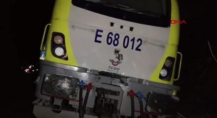 Balıkesir'de toprak kaydı, yolcu treni raydan &ccedil;ıktı