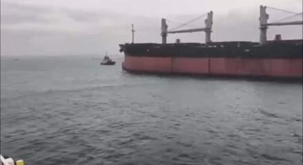 &Uuml;sk&uuml;dar a&ccedil;ıklarında arızalanan d&ouml;kme y&uuml;k gemisine m&uuml;dahale edildi