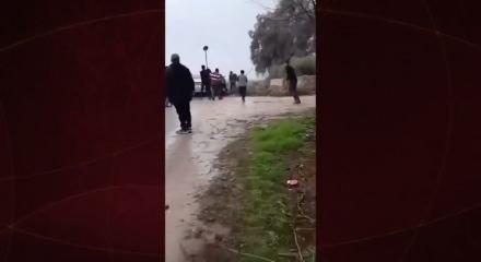 Şanlıurfa'da arazi anlaşmazlığında taraflar birbirlerine k&uuml;reklerle saldırdı