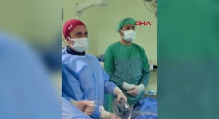 21 kez ameliyat olan hastanın b&ouml;breğinden bu kez 295 taş &ccedil;ıkarıldı