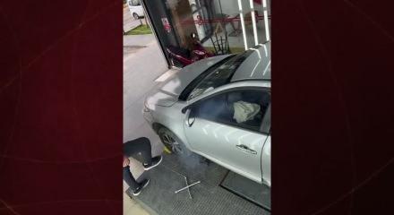 Lastiğe attığı tekme pahalıya patladı: Ekspertizde akılalmaz hava yastığı kazası