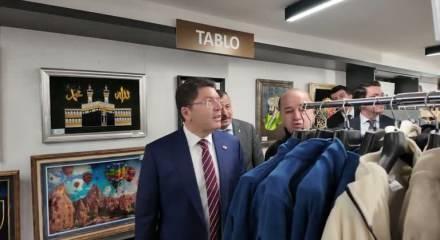 Adalet Bakanı Tun&ccedil;, işyurtlarının Kızılay'daki satış mağazasında alışveriş yaptı