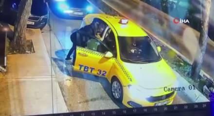 Alkoll&uuml; s&uuml;r&uuml;c&uuml;ler istediklerini yapmadıkları taksici esnafına saldırdı