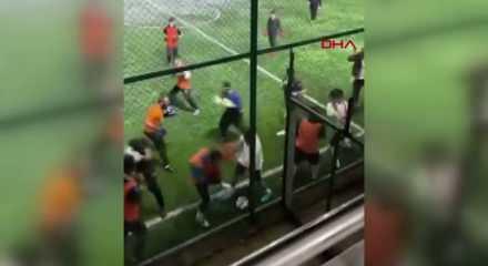 Boks&ouml;rler halı sahadaki ilgin&ccedil; antrenmanı herkesi g&uuml;ld&uuml;rd&uuml;