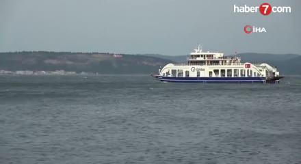 &Ccedil;anakkale'de feribot seferlerine fırtına engeli