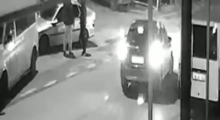 Bursa'da ara&ccedil;larına binerken kurşun yağmuruna tutuldular