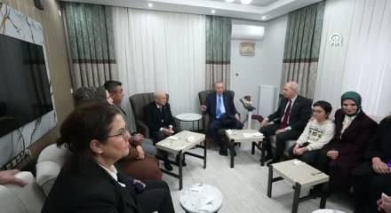 Cumhurbaşkanı Erdoğan depremzede aileye ziyaret etti