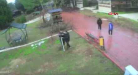 Dinozor Park&rsquo;ta kuş yuvasını par&ccedil;alayan 4 &ccedil;ocuğa ev hapsi