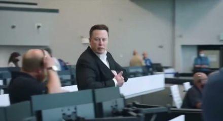 Elon Musk rotayı değiştirdi: Mars'a değil, Ay'a gidecek!