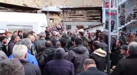 Erzurum&rsquo;daki kazada hayatını kaybeden iki kardeş ve arkadaşları g&ouml;zyaşlarıyla uğurlandı