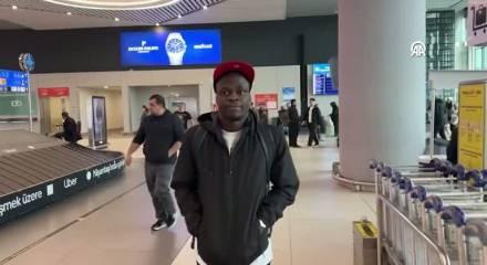 Olaitan'a karşılama yapılmadı! Havalimanındaki g&ouml;r&uuml;nt&uuml;s&uuml; g&uuml;ndem oldu