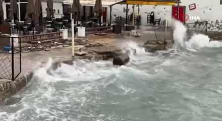 Bodrum&rsquo;da fırtına feribot seferlerini durdurdu