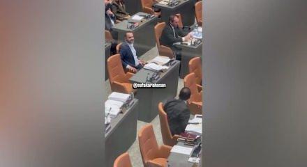 KKTC meclisinde kavga! Milletvekilleri birbirine girdi