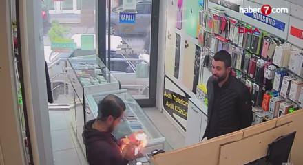 Konya'da korku dolu anlar: Telefon bataryası elinde patladı