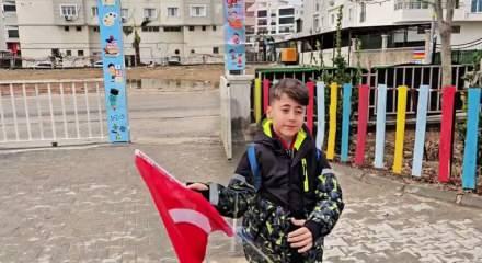 Mardin Nusaybin'de T&uuml;rk bayrağı sevgisi: &Ouml;ğrencilerden anlamlı video!