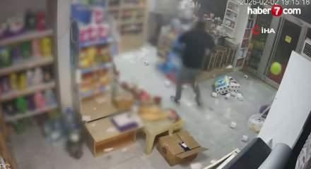 Market dolabı bomba gibi patladı: Korku dolu anlar g&uuml;venlik kamerasında