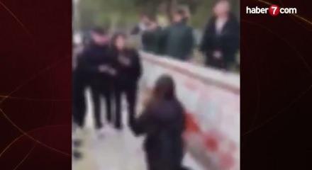 &Ouml;nce d&ouml;vd&uuml;ler sonra diz &ccedil;&ouml;kt&uuml;r&uuml;p &ouml;z&uuml;r dilettiler