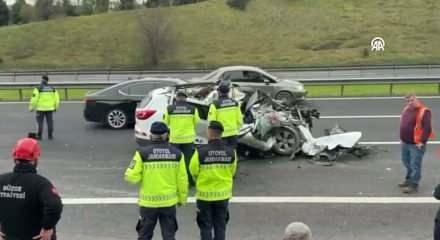 Otoyolda tıra &ccedil;arpan otomobilde can pazarı: 1 &ouml;l&uuml;