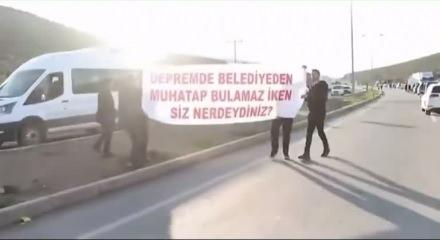 &Ouml;zg&uuml;r &Ouml;zel'e Hatay'da protesto: Sloganlar atıldı, yuhalandı!