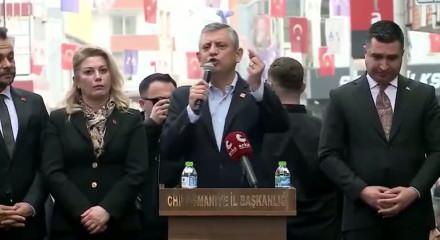 &Ouml;zg&uuml;r &Ouml;zel'den deprem konutları &ccedil;ıkışı: Bu işin siyaseti olmaz. Yapanlardan Allah hepsinden razı olsun