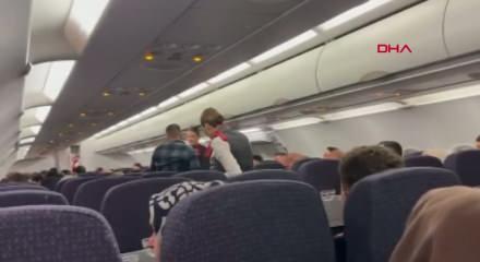 Rahatsızlandığını s&ouml;yleyip u&ccedil;aktan inen yolcu, diğer yolculardan helallik istedi