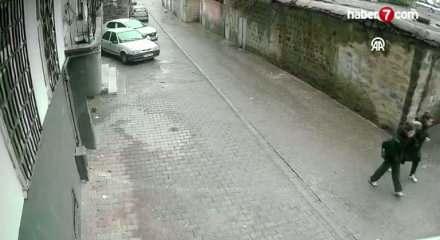 Şanlıurfa'da facianın eşiğinden d&ouml;n&uuml;ld&uuml;! Saniyelerle kurtuluş kamerada