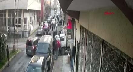 Sancaktepe'de silahlı ve bı&ccedil;aklı kavga: 6 yaralı!