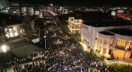 Y&uuml;zyılın felaketinin 3. yılı! Hatay geceyi ayakta ge&ccedil;irdi, sessiz y&uuml;r&uuml;y&uuml;şte g&ouml;zyaşları sel oldu