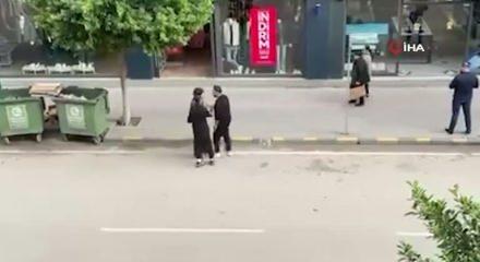 Hatay'da kargo dağıtıcısı ile vatandaş birbirine girdi