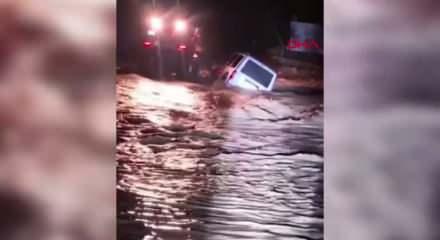 Adana'da Feke, Saimbeyli ve Tufanbeyli'yi bağlayan kara yolu ulaşıma kapandı 