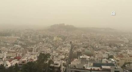 Afrika tozu, Atina'da g&ouml;ky&uuml;z&uuml;n&uuml; sarıya boyadı