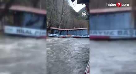 Alanya&rsquo;daki yoğun yağışlar Dim &Ccedil;ayı'nda bulunan bir piknik işletmesine ait k&ouml;pr&uuml;y&uuml; yıktı!