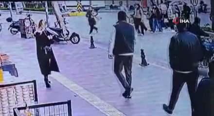 Antalya'da yola fırlayan 7 yaşındaki &ccedil;ocuğa motosikletle &ccedil;arptılar, arkalarına baka baka yollarına devam ettiler