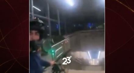 Arkadaşaının dolduruşuna geldi merdivenlerden bisikletle inen gen&ccedil; hastanelik oldu