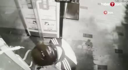 Bakırk&ouml;y'de iş merkezi kapısına el bombası bantlayıp ka&ccedil;tılar