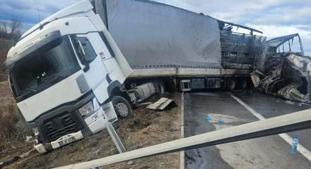 Bulgaristan'da tır kazası: 2 T&uuml;rk şof&ouml;r hayatını kaybetti