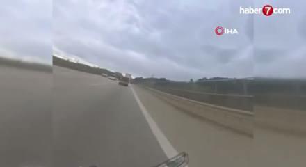 Bursa'da feci kaza! 113 kilometre hızla giden motosikletli &ccedil;arptığı araca girdi!