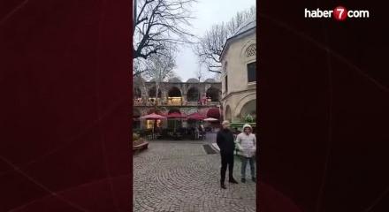 Bursa'nın tarihi değeri Koza Han'da yeni d&ouml;nem: Masa sandalyeler kaldırılıyor