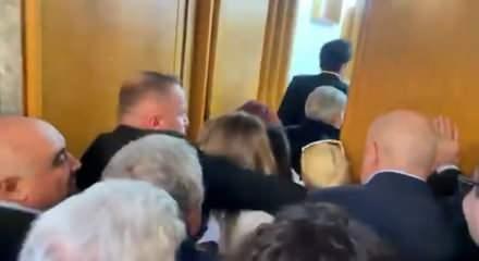 CHP'de grup tıplanbtısı &ouml;ncesinde yer kapma m&uuml;cadelesi herkesi şaşırttı