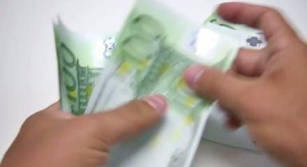 Dolar ve Euro'da g&uuml;n&uuml;n ilk fiyatları!